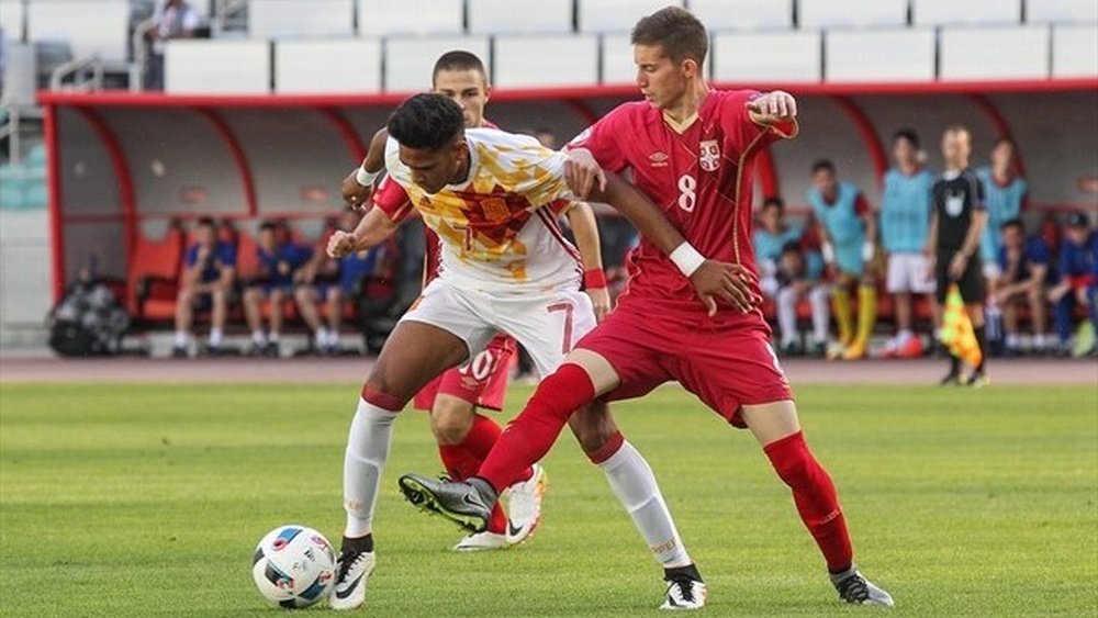 Mboula, en el partido de España contra Serbia en el Europeo Sub 17. UEFA.