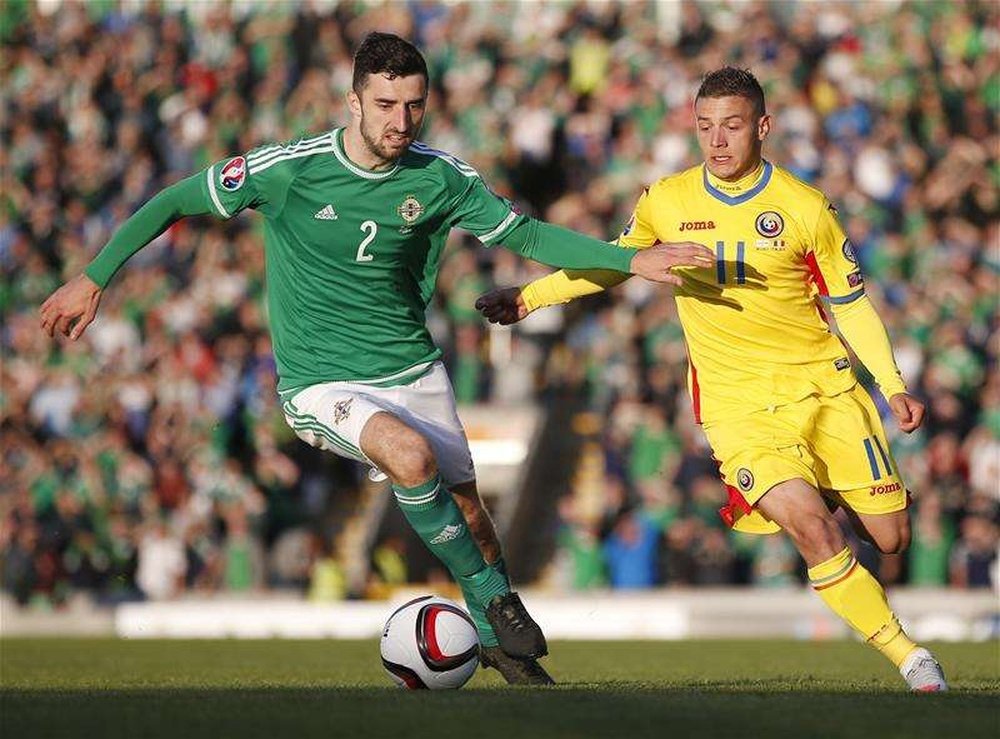 McLaughlin, en un partido con Irlanda del Norte. AFP