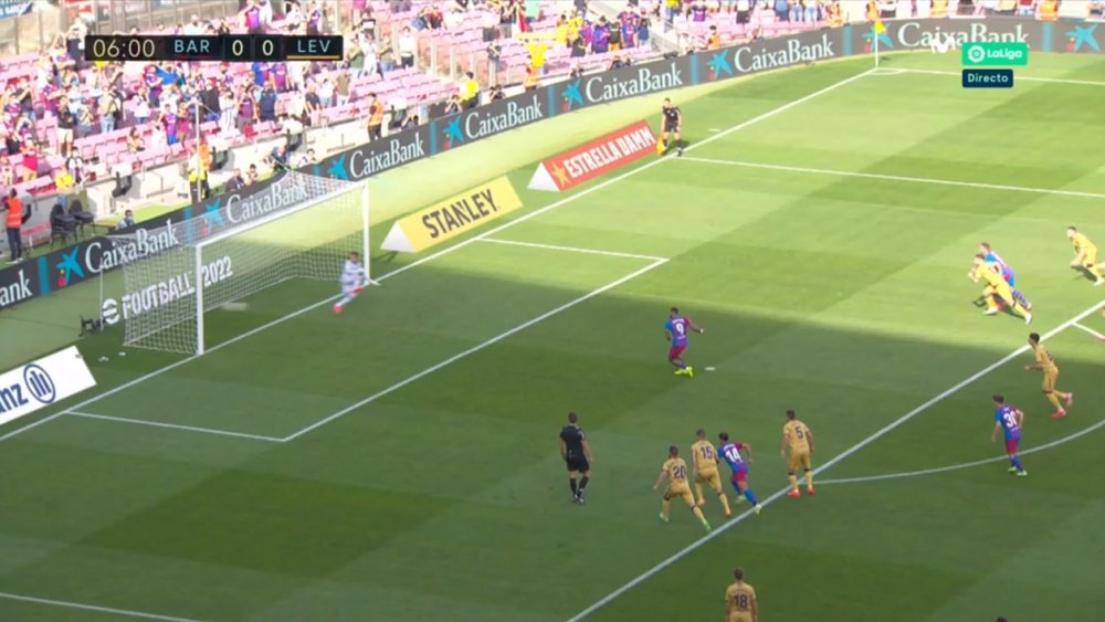 Depay won the spot kick and scored against Levante. Screenshot/MovistarLaLiga