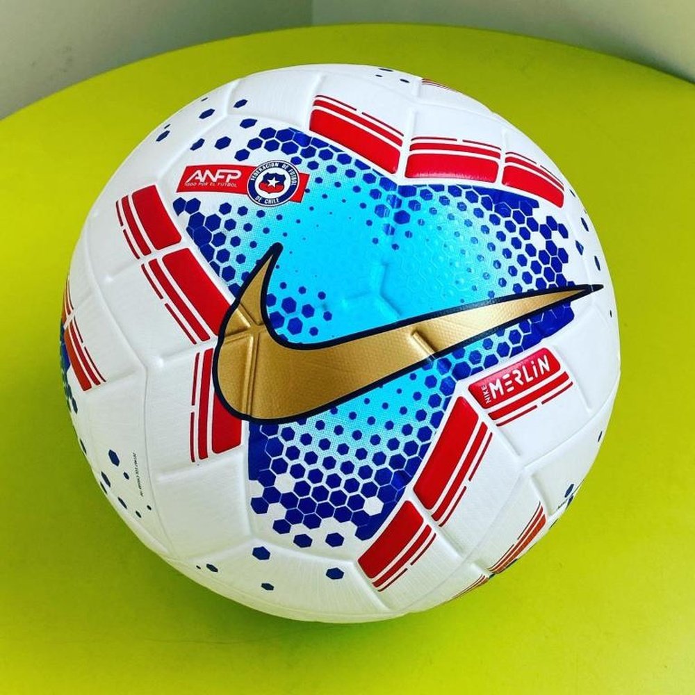 A nova bola do Campeonato Chileno. Twitter/Fernando10131
