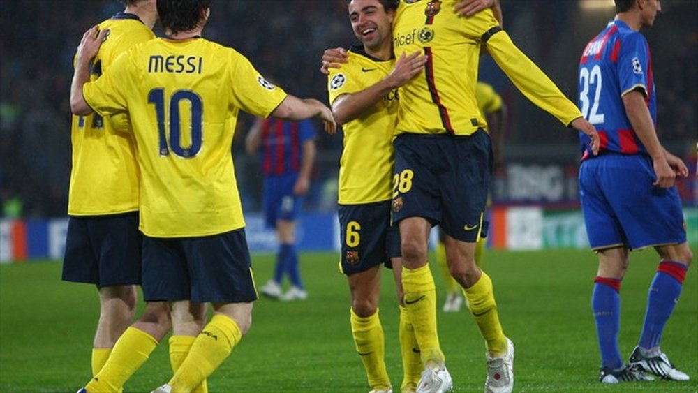 Messi, Busquets, Hleb y Xavi celebran un gol. UEFA
