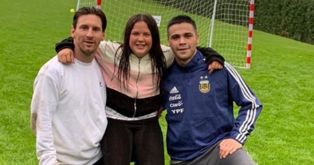 Messi pose avec des membres de sa famille. Instagram/LeoMessi