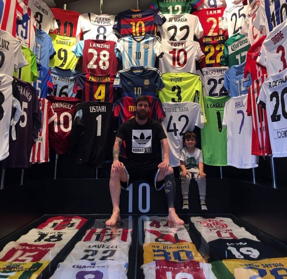 El museo de camisetas de Messi. LeoMessi