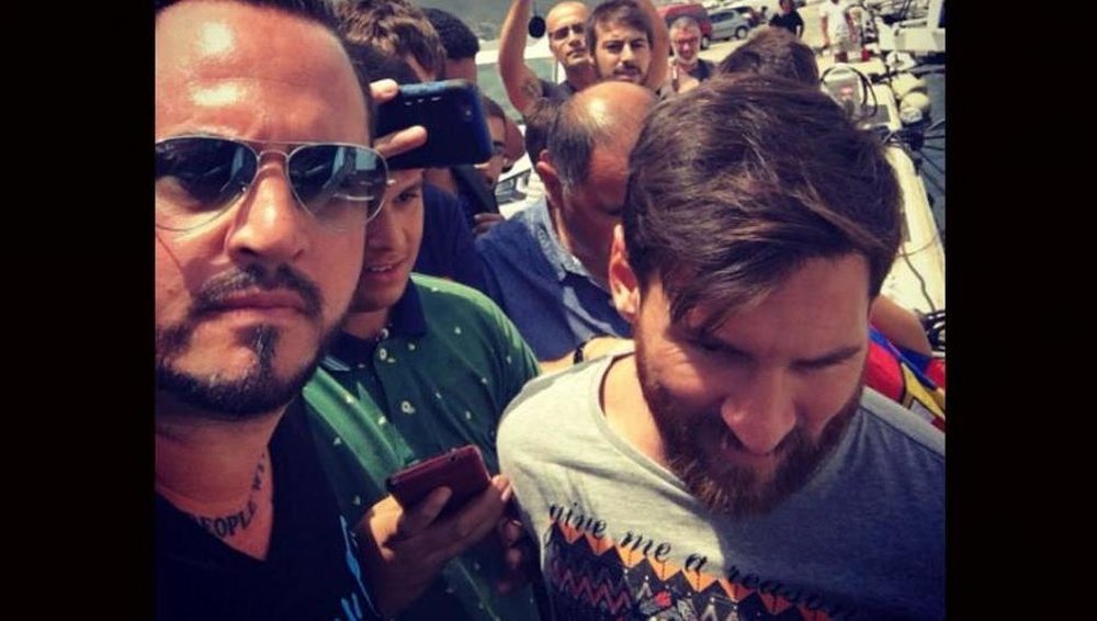 Este es el guardaespaldas que no se separa de Messi. Twitter