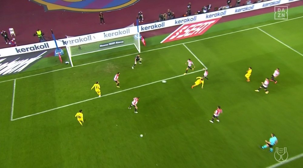 Messi en estado puro: doble pared, recorte y pase a la red para el 0-3. Captura/DAZN