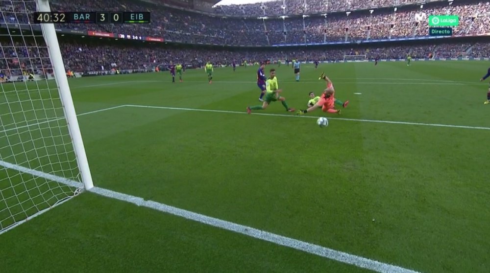 Messi got his hat-trick inside 40 minutes.  Captura/Movistar+