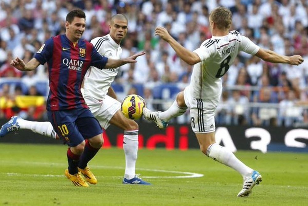 Messi, Kroos y Pepe, en un partido entre el Real Madrid y el Barcelona. LigaBBVA