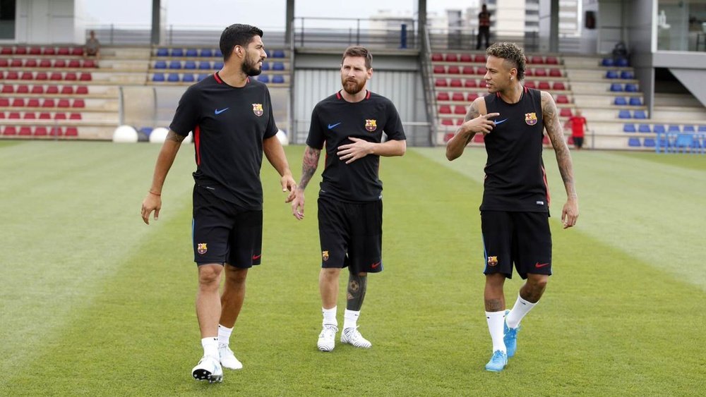 Messi, Neymar y Suárez, de nuevo juntos en el campo de entrenamiento. FCBarcelona