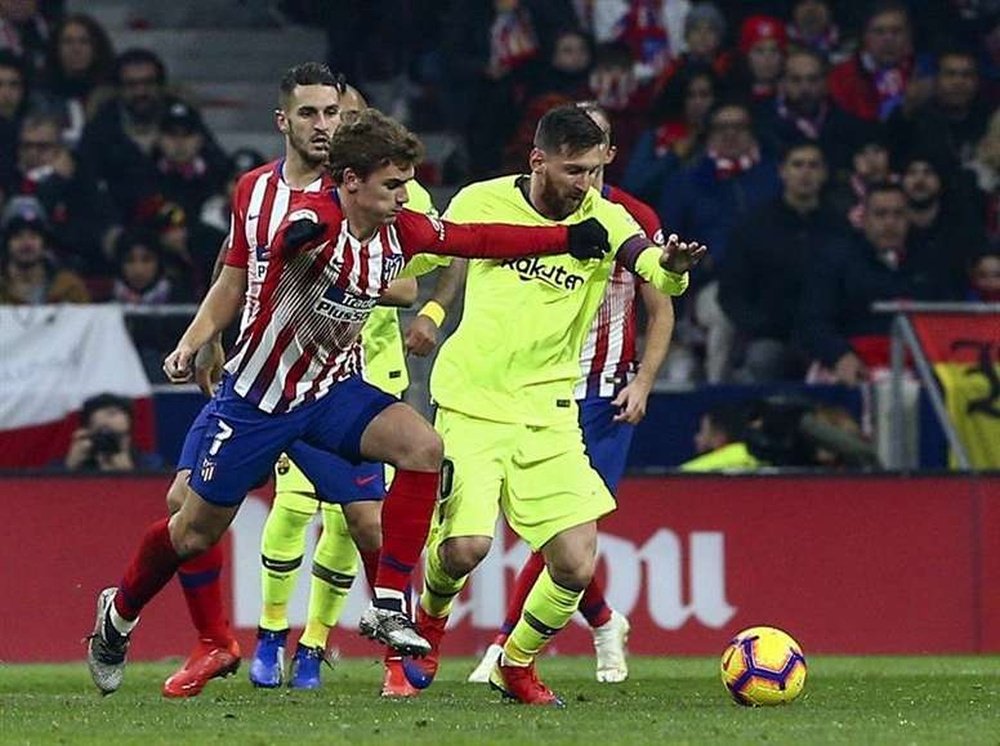 Griezmann bromeó con Messi y Suárez. AFP