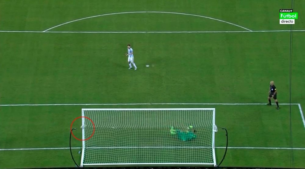 Messi envia por encima del travesaño su penalti. Canal+