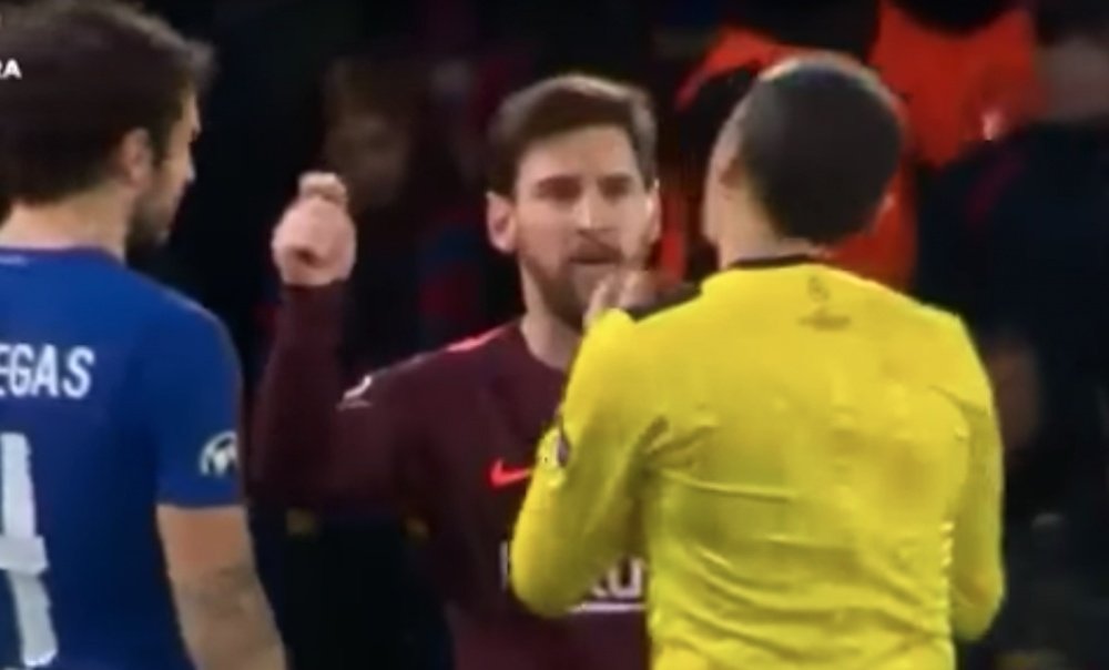 Messi asked for his former team-mate to booked. Captura/Antena3