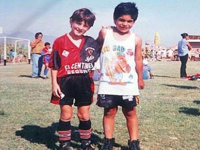 Messi y Leguizamón, en la cantera de Newell's. Twitter