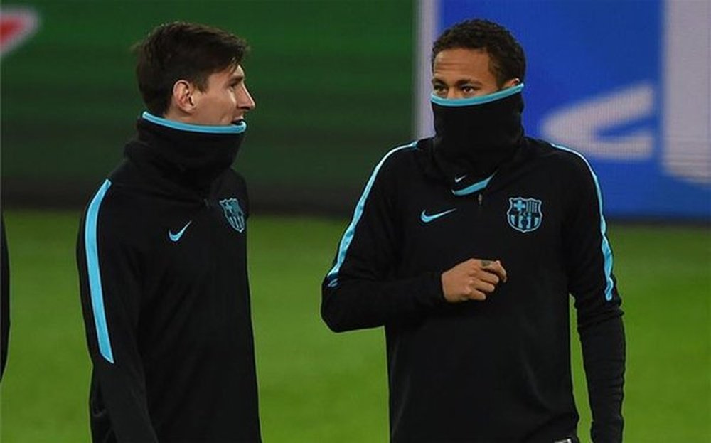 Messi y Neymar durante el entrenamiento previo al partido contra River Plate. Twitter