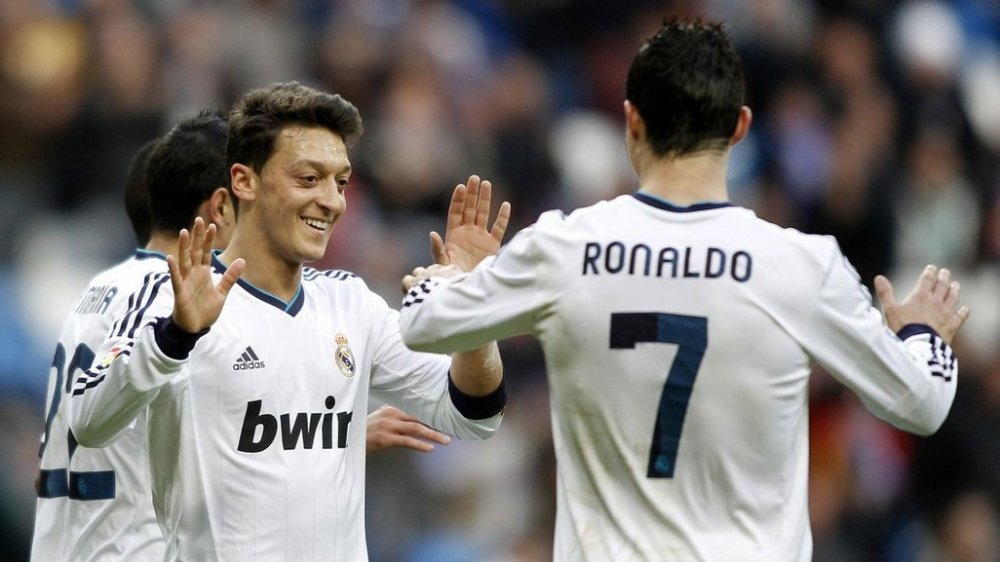 Özil elogiou seus ex-companheiros Cristiano Ronaldo e Sergio Ramos. EFE