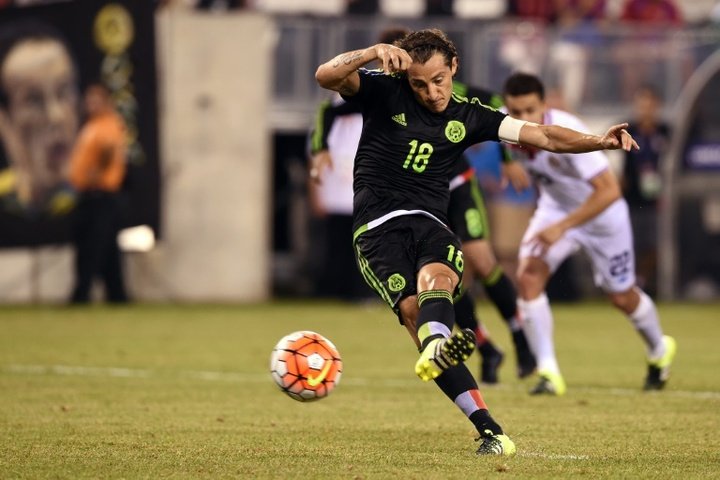 Mexico advances in Gold Cup after controversial call