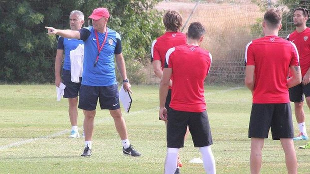 Miguel Rivera, en un entrenamiento del filial del Almería. Twitter