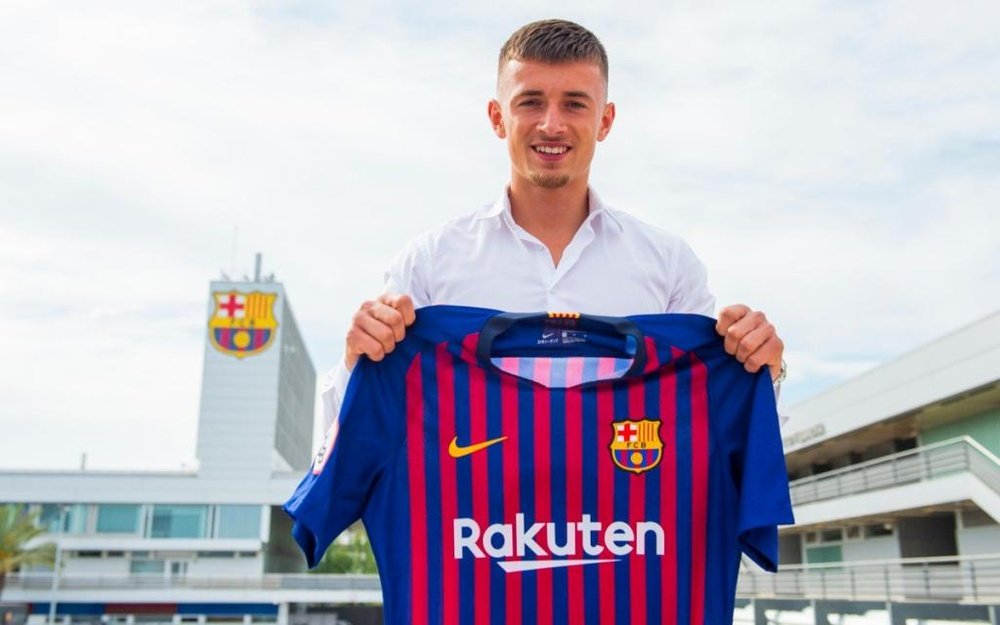 Mike van Beijnen signe au Barça B. Twitter/FCBarcelonaB