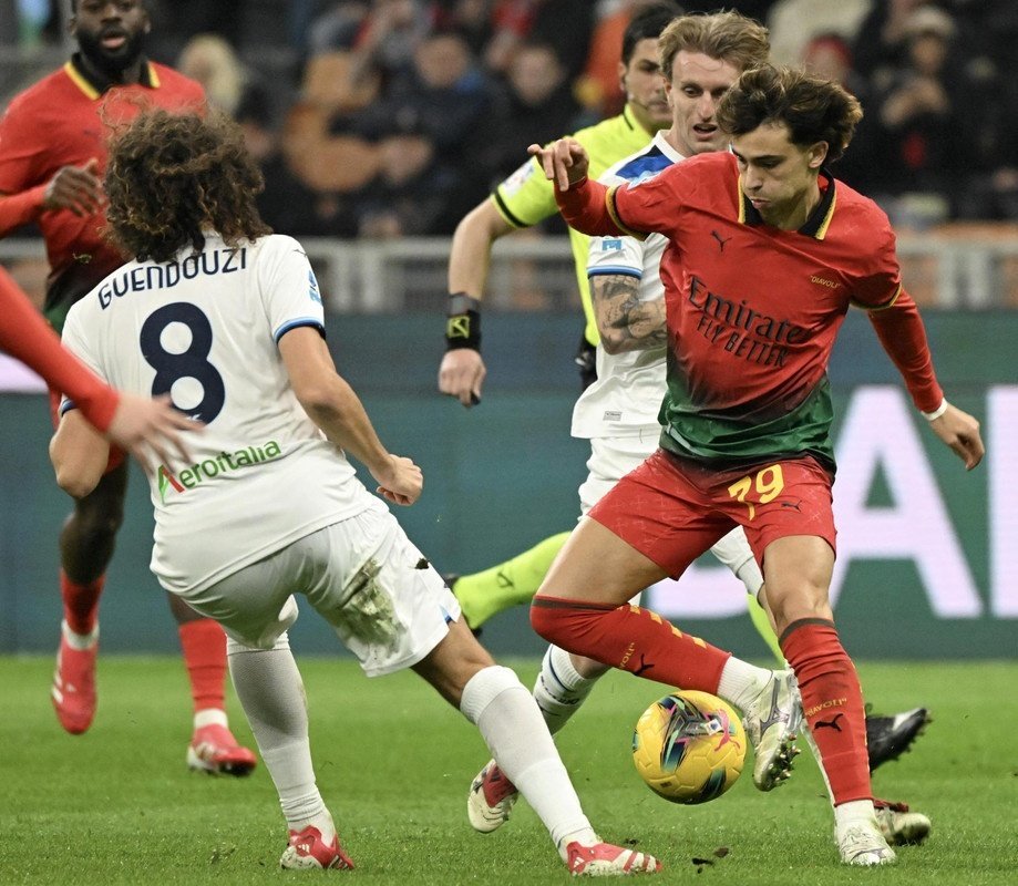 La camiseta 'portuguesa' del Milan, un éxito de ventas
