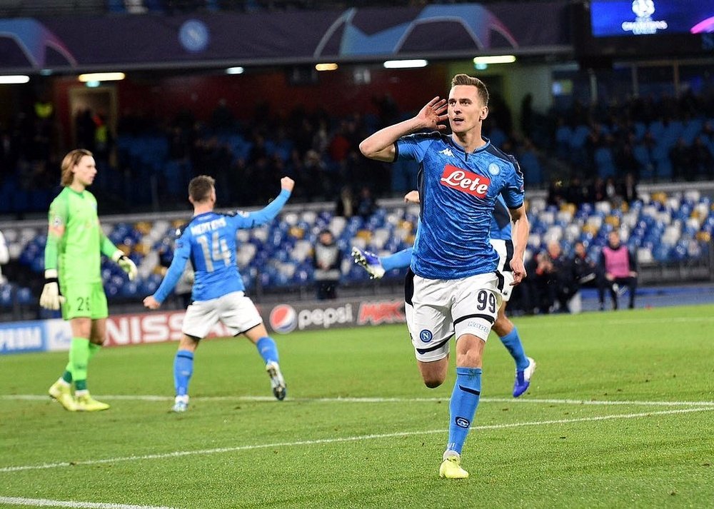 Le Napoli demande 20M€ à l'Inter pour Milik. Twitter/SSCNapoli
