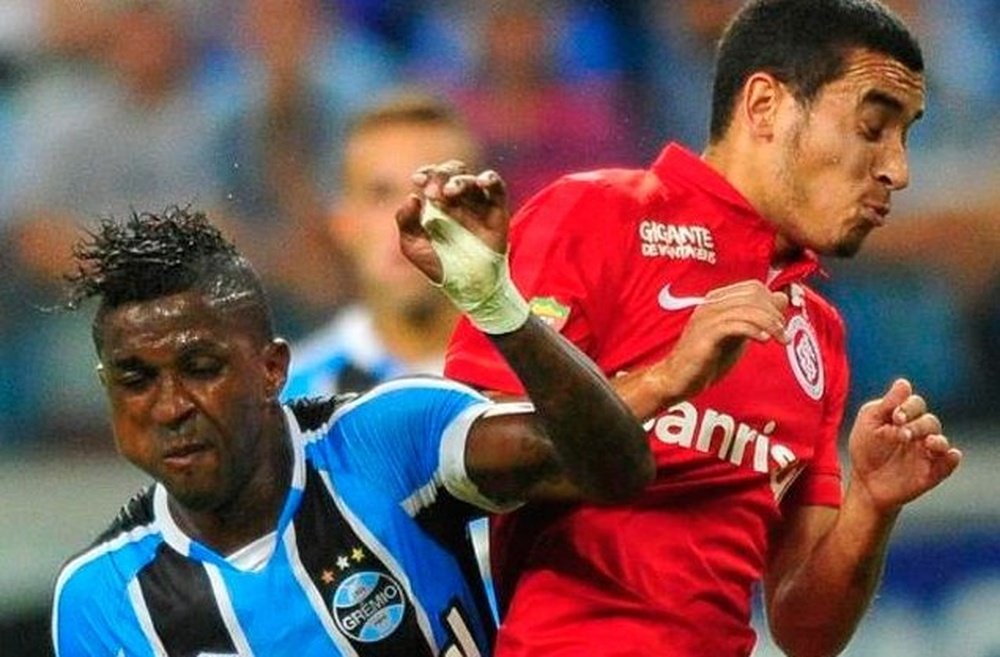 Escalações oficiais de Grêmio e Internacional, do Grupo E da Libertadores. Twitter