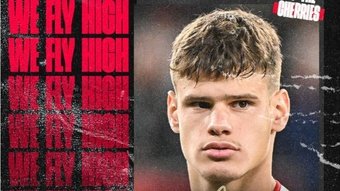 Milos Kerkez deixa a Eredivisie rumo a Premier League. O jovem húngaro assina com o Bournemouth embora tivessa na mira de clubes como Benfica e Lazio.