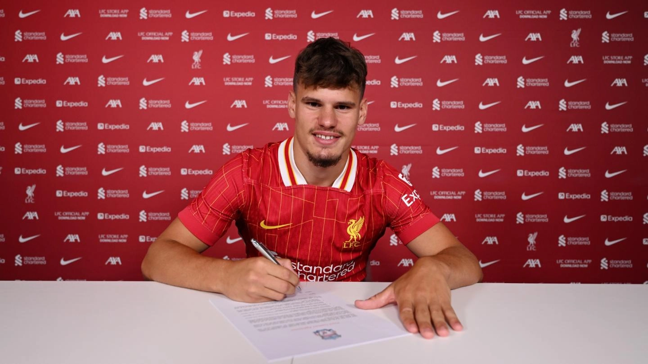 OFFICIAL: Liverpool seal swoop for Milos Kerkez