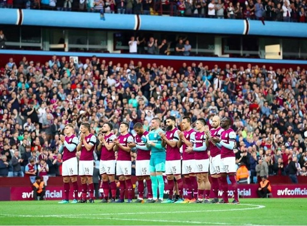 El Aston Villa nunca olvidará a Jlloyd Samuel. Twitter/AVFCOfficial