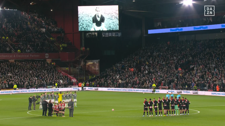 Primeira grande homenagem do United a Sir Bobby Charlton