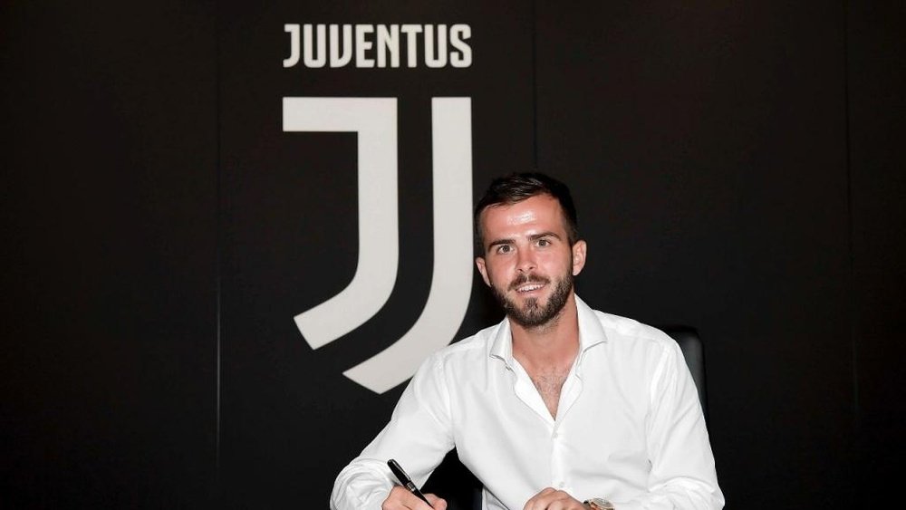 Pjanic, 'bianconeri' hasta el 2023. JuventusFC