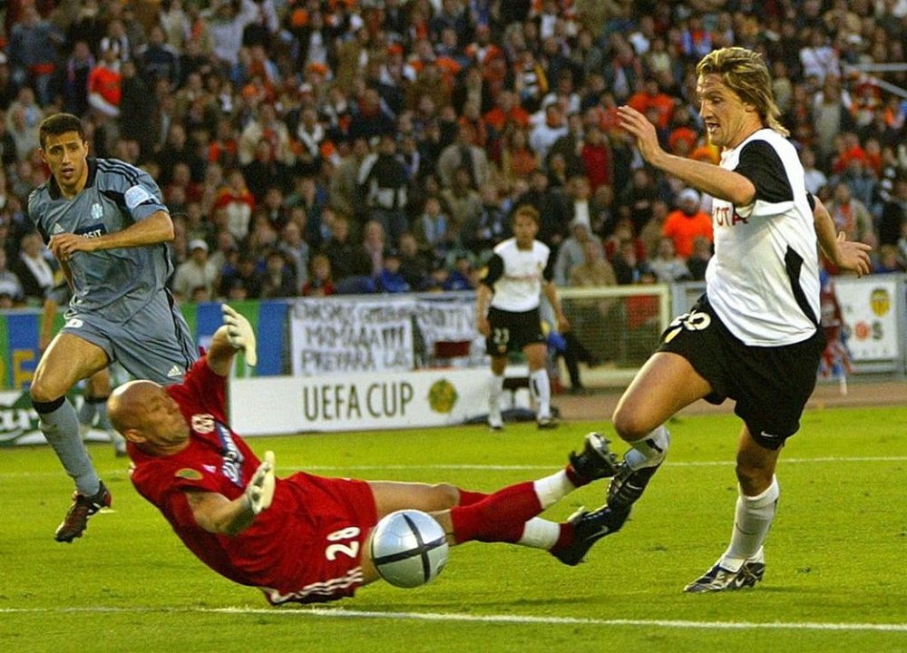 Barthez fue expulsado en aquella final. AFP