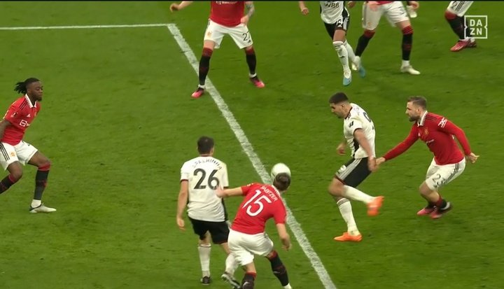 Mitrovic gives Fulham lead over Man Utd