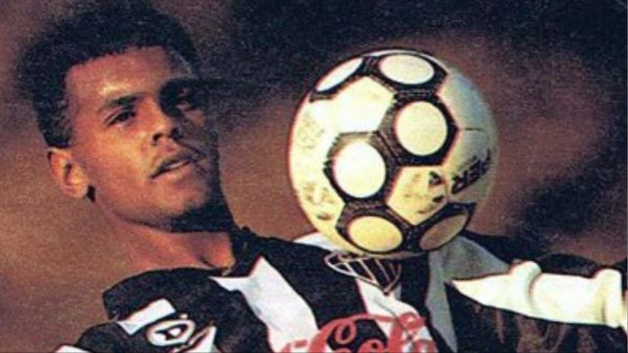 Moacir Rodrigues dos Santos, ex futbolista que pasó, entre otros, por el Atlético de Madrid y el Sevilla, ha muerto en Brasil a los 54 años. Atlético Mineiro, club en el que se formó, ha dado la triste noticia.