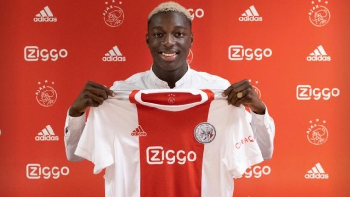 El Ajax anunció a Daramy, que firma hasta 2026