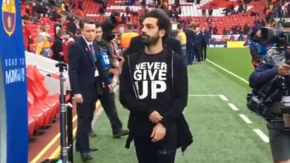 Salah a envoyé un message avec son tee-shirt. Captura/Liverpool