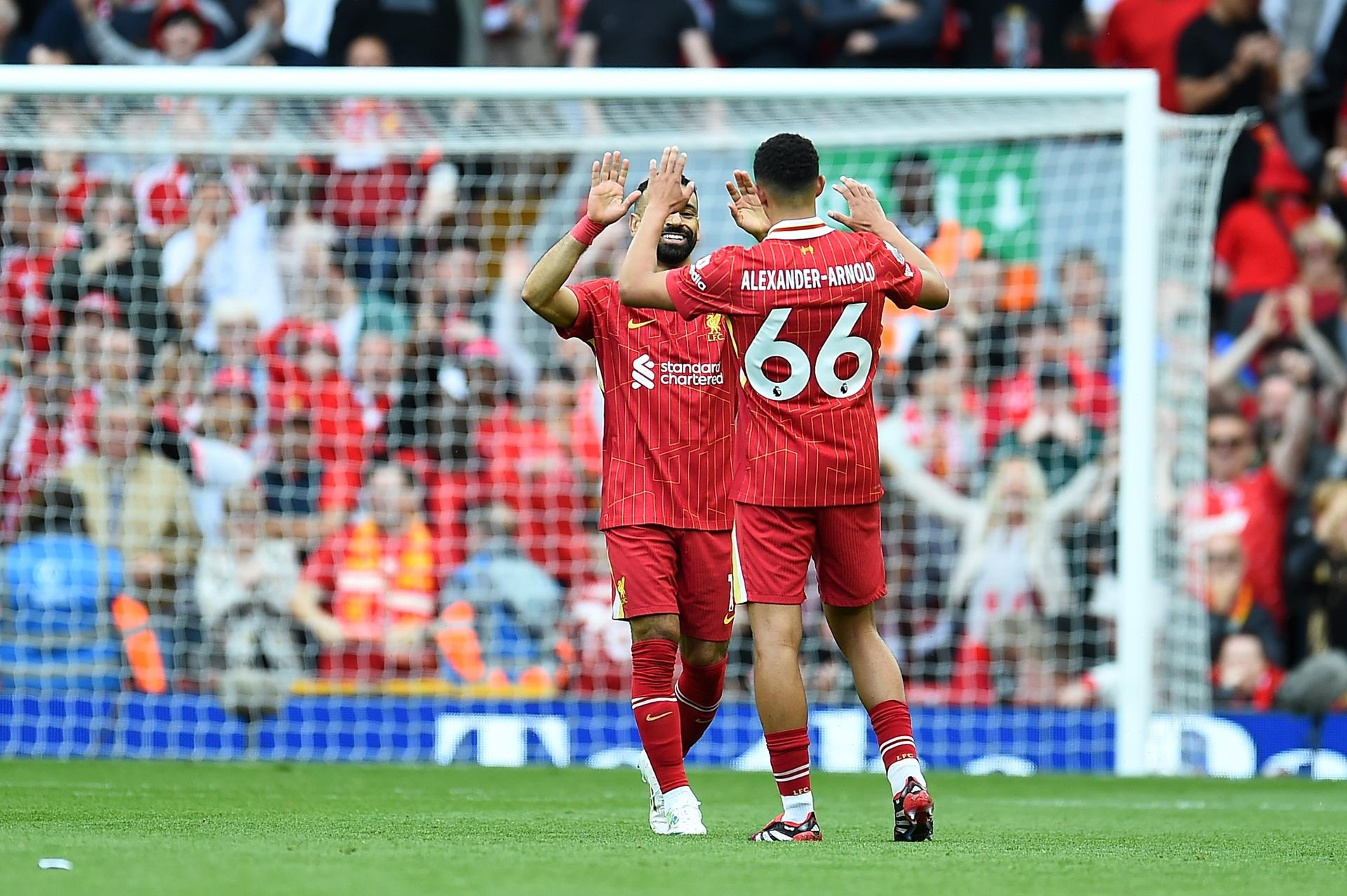 Tarde de pasillos y de despedidas en Anfield. EFE/EPA/PETERPOWELL