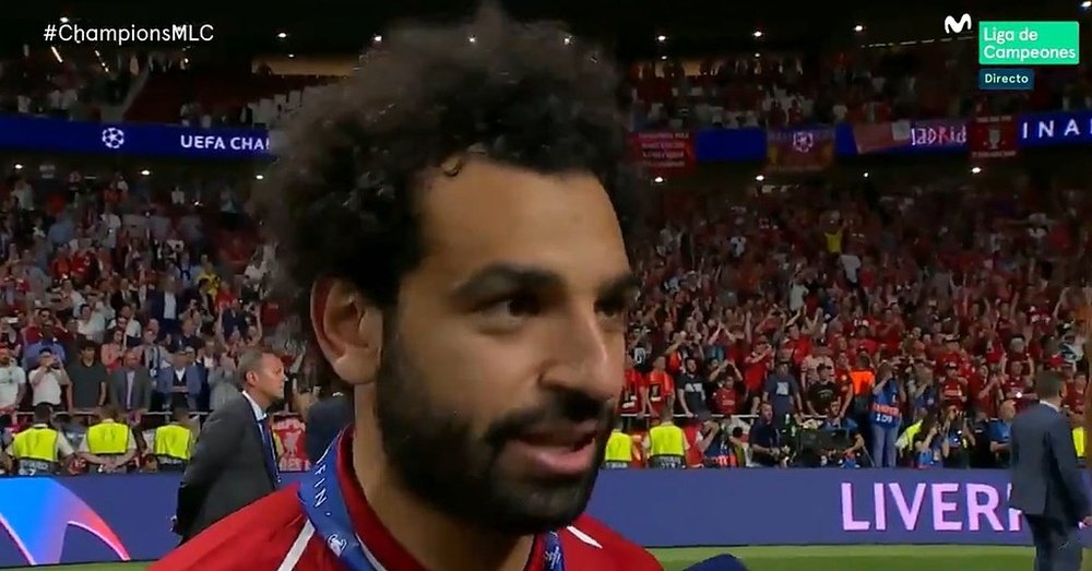 Salah se mostró contento por haber podido disfrutar toda la final. Captura/movistar