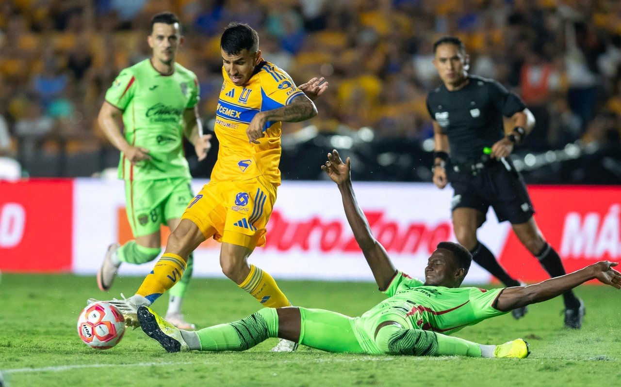 Correa debutó con Tigres. EFE