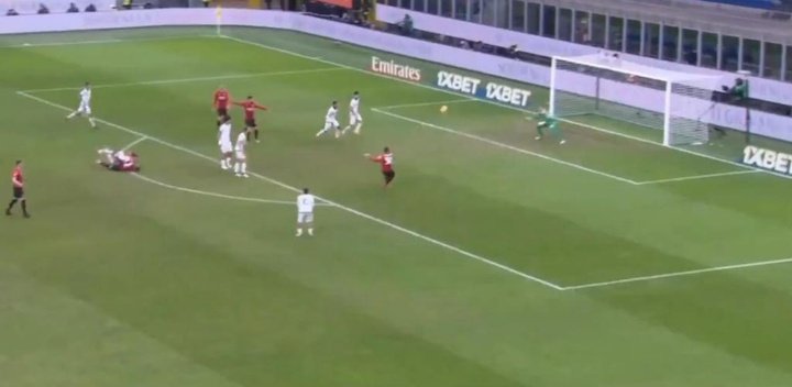 El árbitro no dio la ley de la ventaja, anuló el gol del Milan ¡y el Spezia ganó en el añadido!