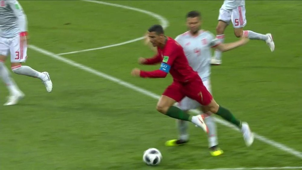 Nacho caught Ronaldo. Captura/FutbolMediaset