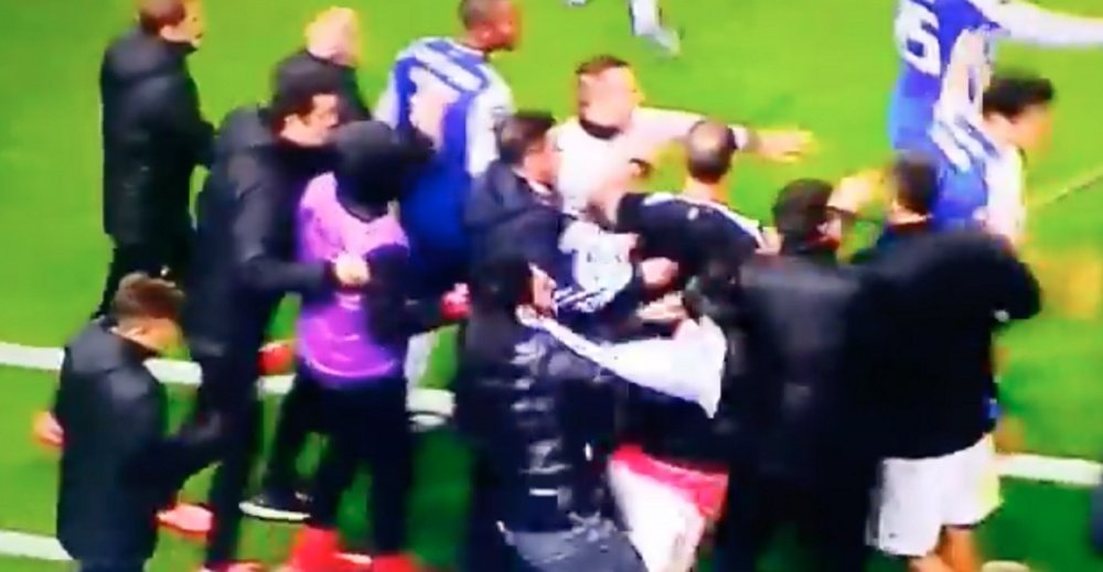 A fan ran on the pitch and pushed Pizzi. Twitter/BenficaAdeptos