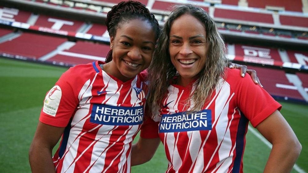 Mónica Hickmann se acerca al Tacón. AtletiFemenino