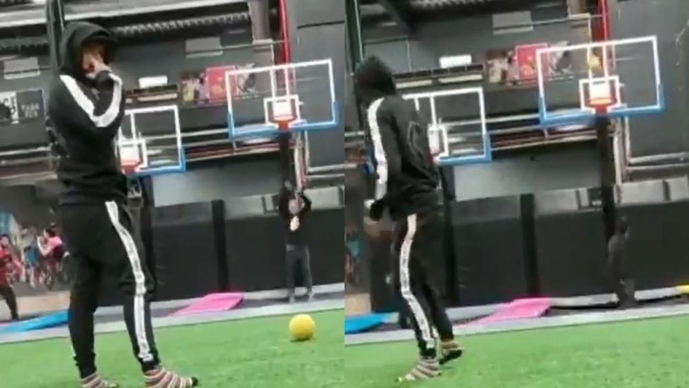 Arturo Vidal, 'King' del 'fut-basket' en las redes. Capturas/KIngArturo23
