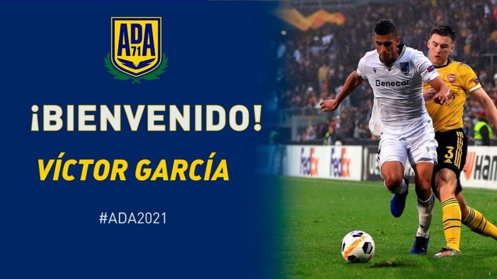 El lateral Víctor García firma por el Alcorcón. Twitter/AD_Alcorcón