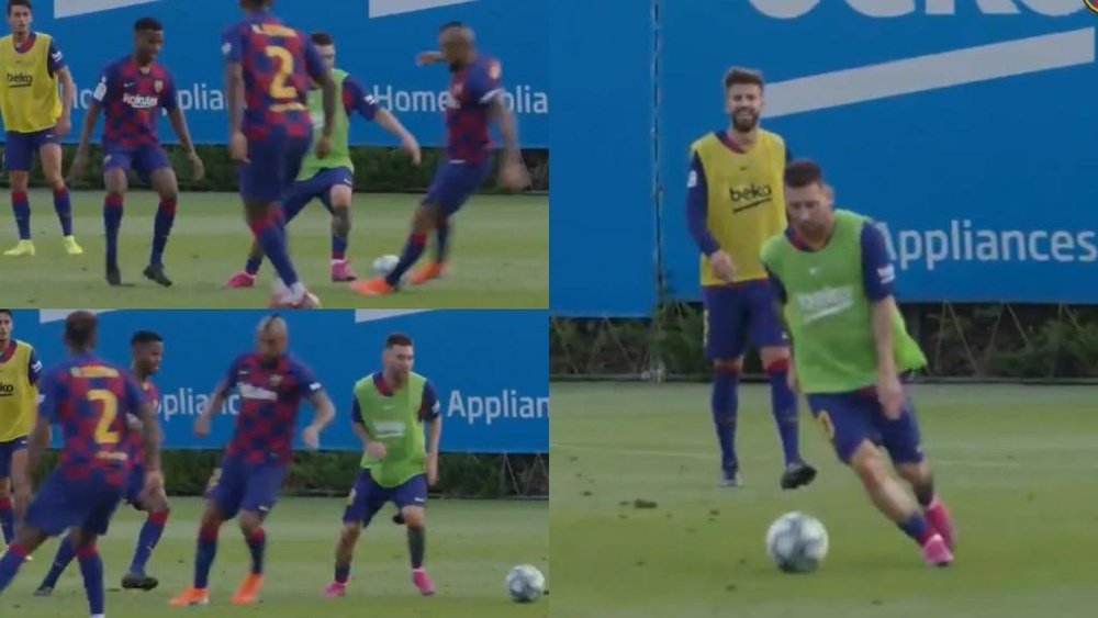Messi le demostró a Vidal que están en forma con un gran caño. Capturas/FCBarcelona