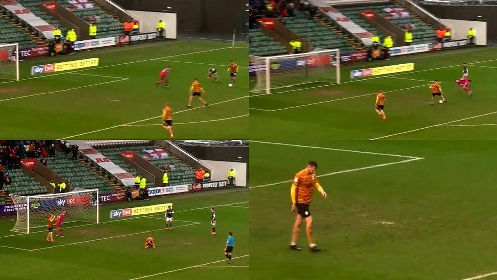 Chris Porter missed an open goal for Crewe at Plymouth. Captura