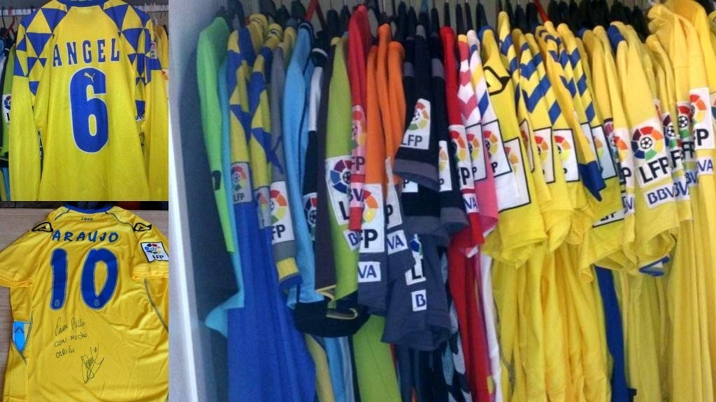 Chemy Díaz, el aficionado con más de 250 camisetas de Las Palmas