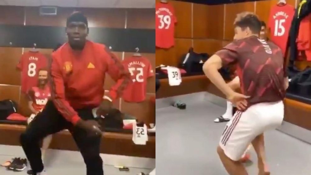 Pogba y Daniel James bailaron en el vestuario. Twitter/OmikunleJoseph5