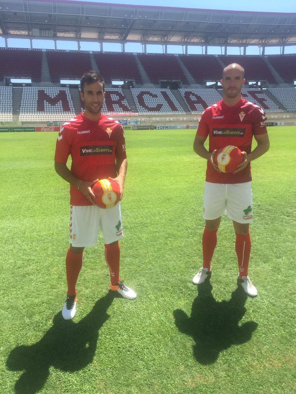Morante y Golobart, durante la presentación como jugadores del Real Murcia. RealMurcia