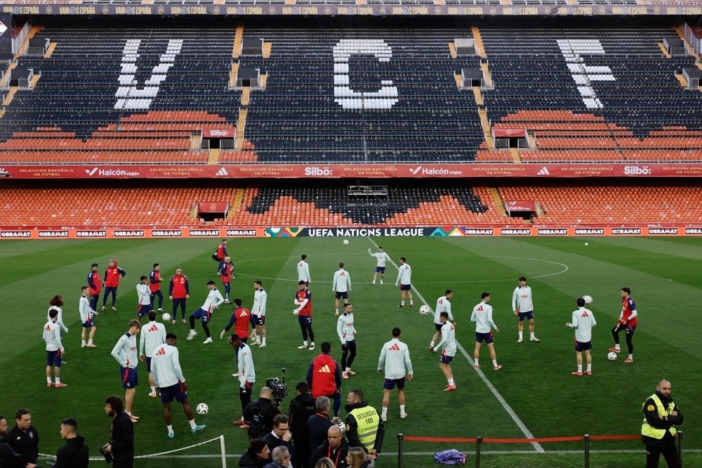 Espanha finaliza preparação para duelo contra os Países Baixos. EFE