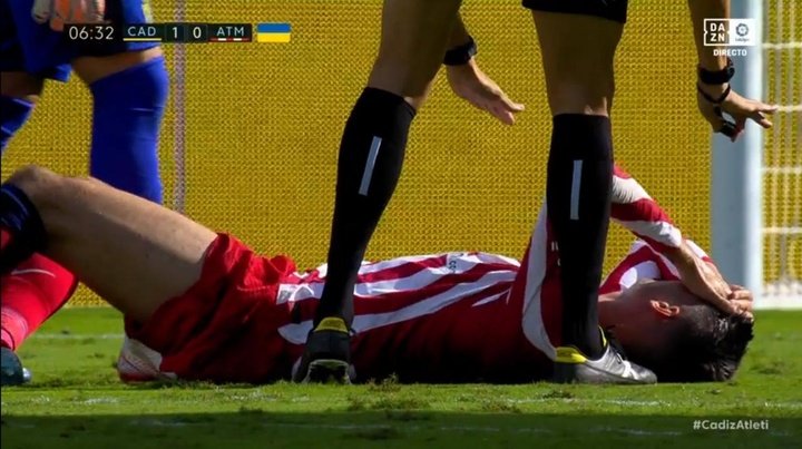 Morata injured against Cadiz. Screenshot/DAZN